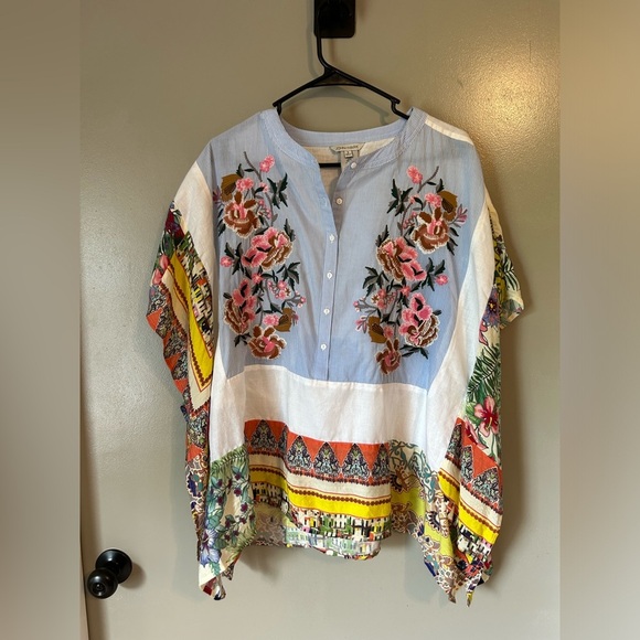 John Mark embroidered bat sleeve blouse size small - Picture 1 of 4